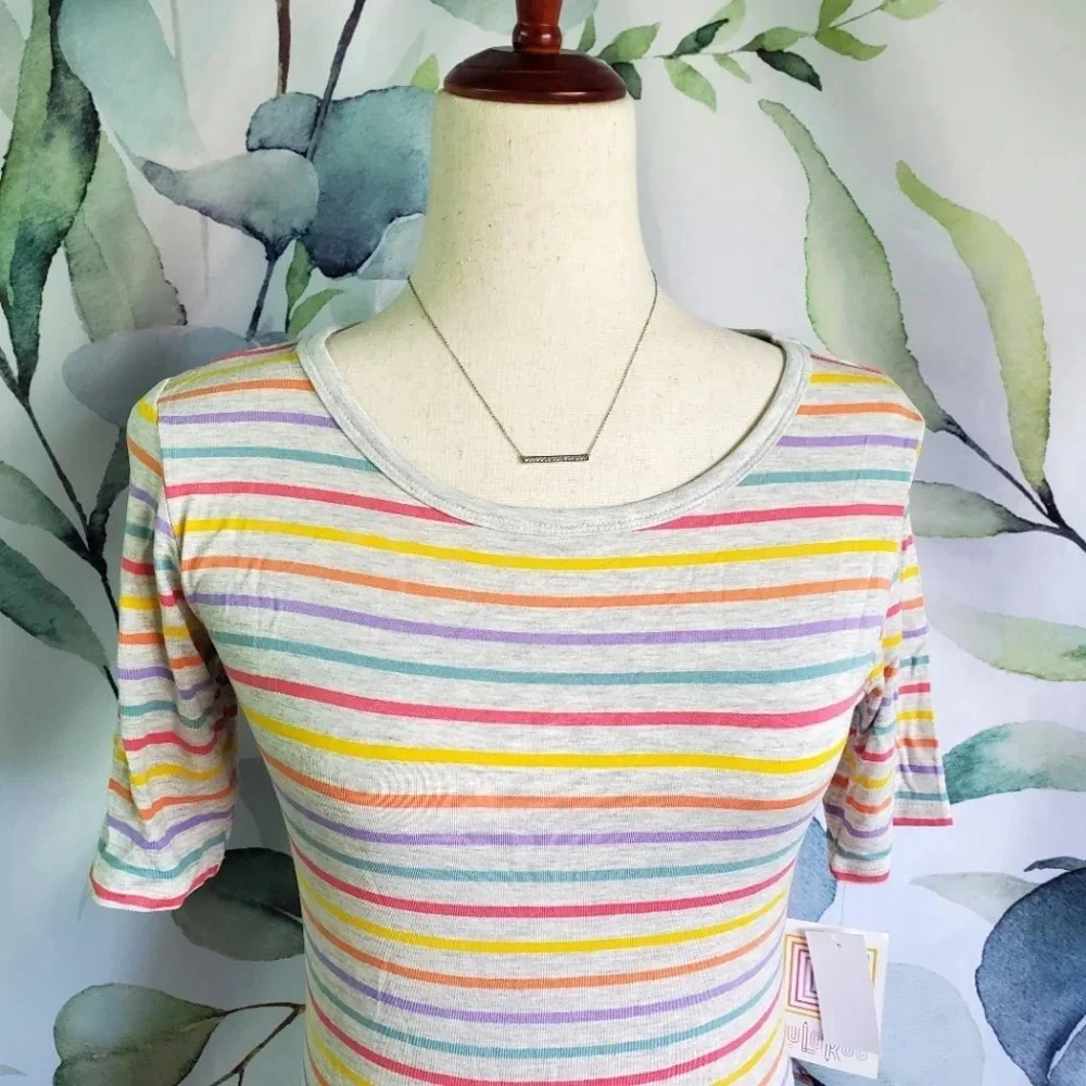 LULAROE | Gigi Tee in Gray Rainbow Stripe sz XS - Picture 2 of 7